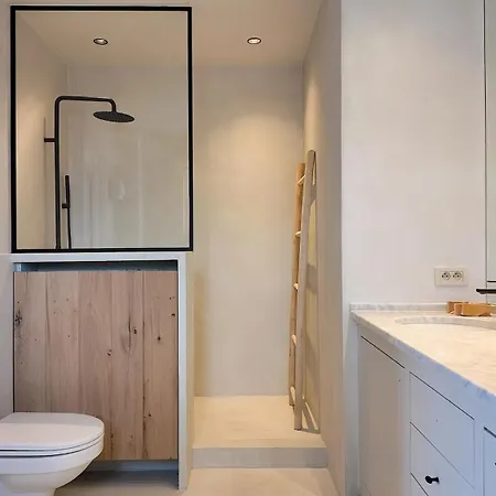 24 - Trendy Luxury In Downtown
